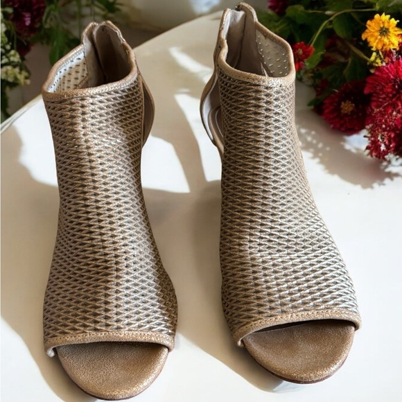 Donald Pilner Jace Metallic Perforated Leather Peep Toe Wedge Sandal. - Picture 2 of 5